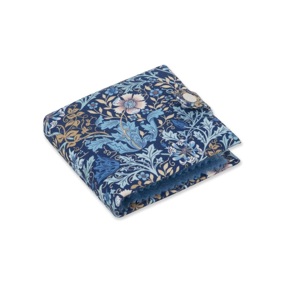 HOBBY GIFT Needle Case & Scissors 2cm x 9.5cm x 9cm (3/4” x 3 ¾” x 3 ½”)